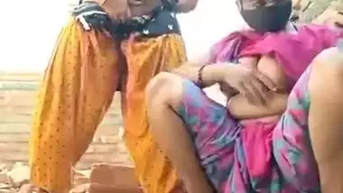 Village bhabi show her sexy boobs on cam