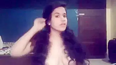 Cute Indian Girl Showing Her Boobs And Pussy