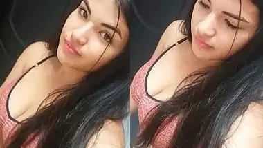 Indian minx sneaks in bathroom to film porn clip full of masturbation