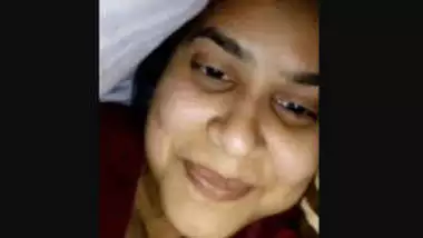 Sexy Desi Girl Showing Her Boobs on VC