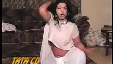 chubby whore in white saree boob flasher mujra on 10 mar chunk 2