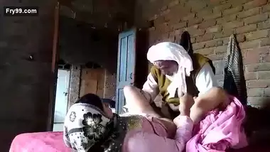 Desi village bhabi fucking with old father in lw
