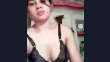 So cute paki girl steaping nude on video call