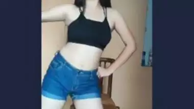Don’t miss this beauty hot moves