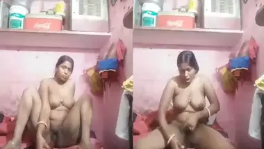 Super horny Desi Bhabhi masturbating on cam