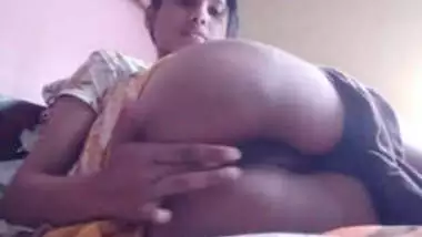 Desi Cute Girl Showing And Fingering Pussy Part 2