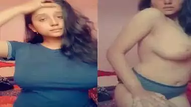 Girlfriend exposing huge boobs in new desi mms