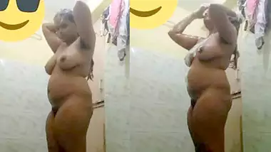 Telugu Girl Bathing (New Clip)