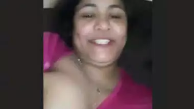Desi horny aunty saying Jaanu dudu loge and showing boobs