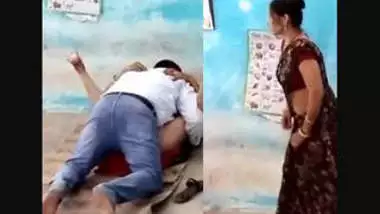 Bhabhi fucked by her son’s teacher in classroom